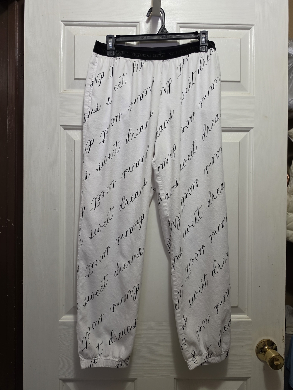 Victoria's Secret White "Sweet Dreams" Script Lounge Pants